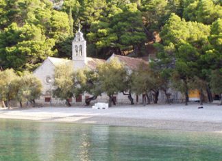 Gusarica strand – Komiza