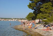 Pinija strand – Petrcane