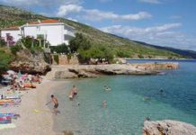 Petarcica strand – Zavala