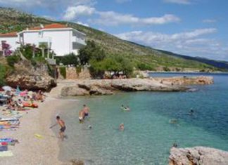 Petarcica strand – Zavala