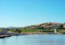 Bilin Zal strand – Lumbarda