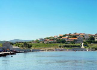 Bilin Zal strand – Lumbarda