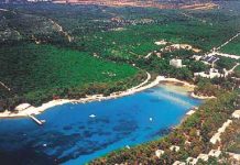 Crvena Luka strand – Biograd na Moru