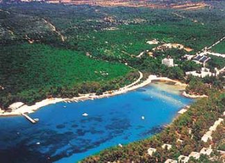 Crvena Luka strand – Biograd na Moru