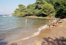 Kostanj strand – Kukljica