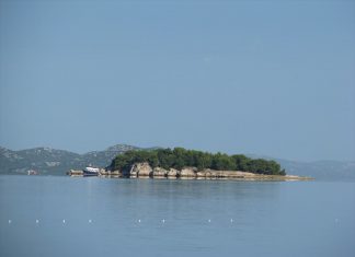 Makirina strand – Pirovac