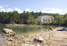 Komoriska strand – Soline