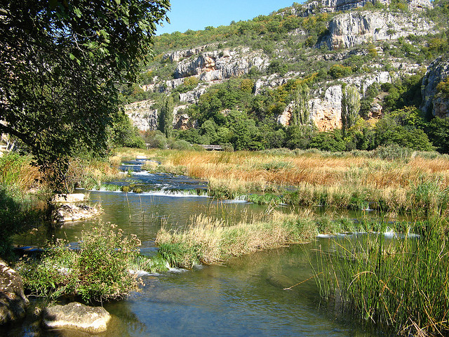 A Krka-folyó hatodik, utolsó előtti vízesése a Roški slap.