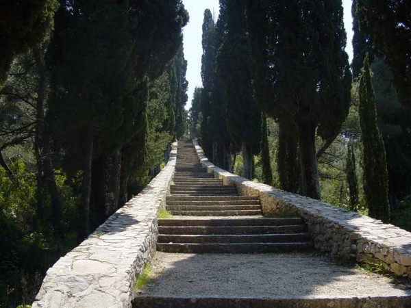 A Szent Antal templomhoz vezető lépcső.
