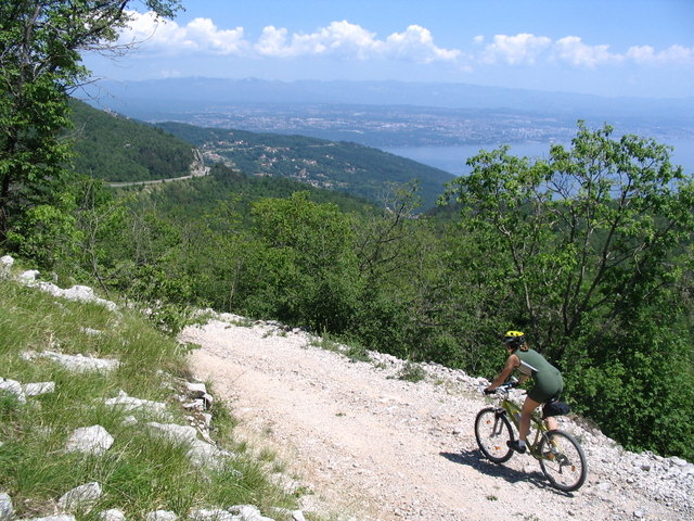 Az Učka Természeti Park területén 8, jól karbantartott kerékpárút található, amelyeknek különbözőek a nehézségi szintjei.