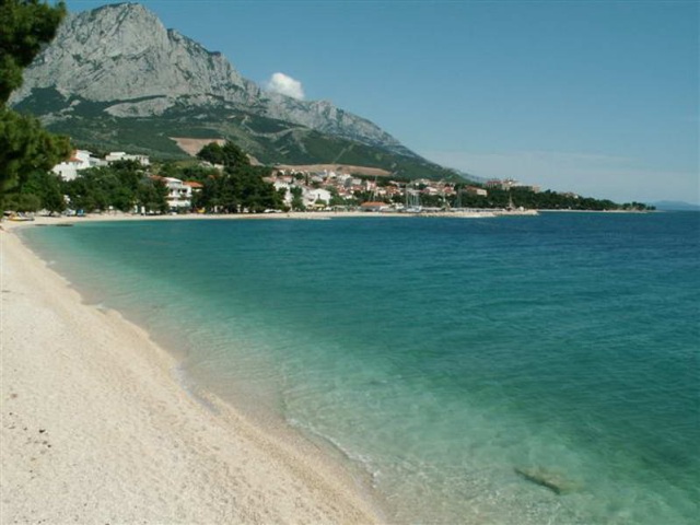 Baška Voda legnépszerűbb strandja az Ikovac strand.
