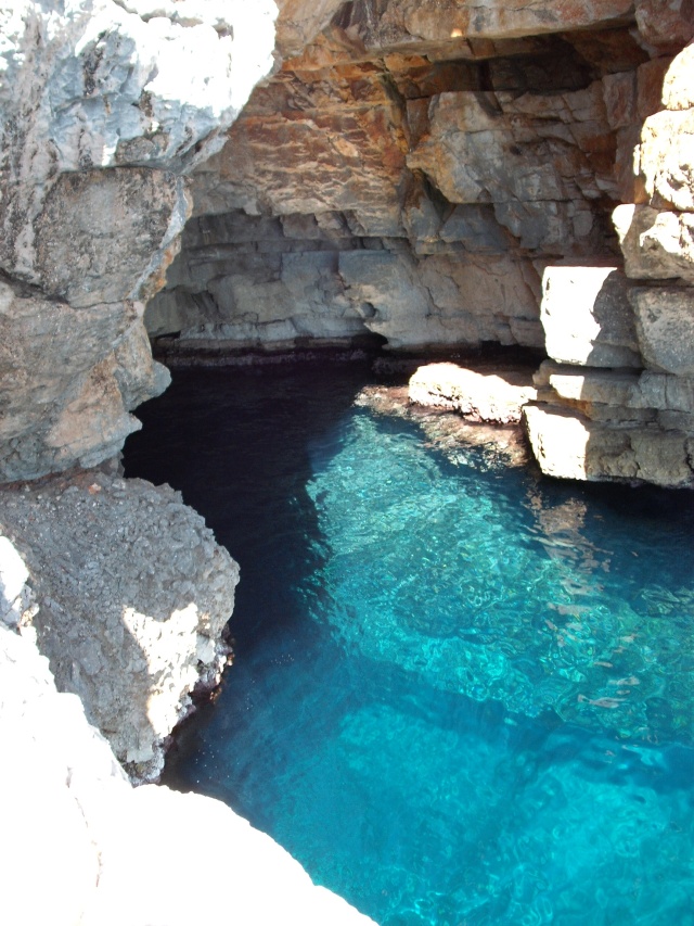 Babino Polje közelében találjuk az Odüsszeusz barlangot.