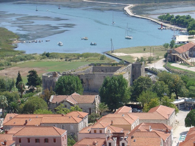 Stont és kikötőjét védelmező erőd, a Veliki Kaštio.