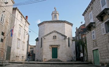 Korcula város templomai