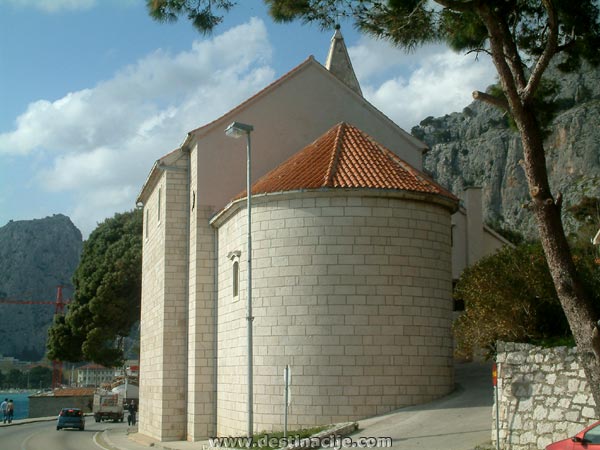 A Ferences-rendi kolostor temploma a Kármel-hegyi Szűzanya (Gospe od Karmela), Omis