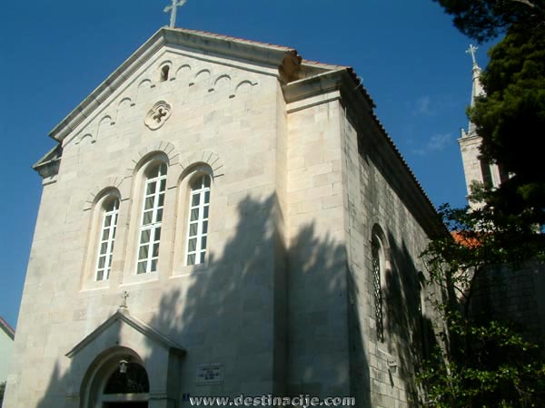A Keresztény Segítők temploma a XIX. század végén épült.