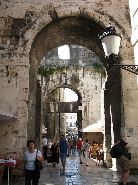 Nyugati-kapu (Vas-kapu), Split