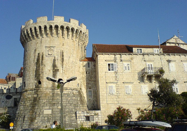 A Barbarigo- vagy Kanavelic-torony 1486 és 1488 között épült.