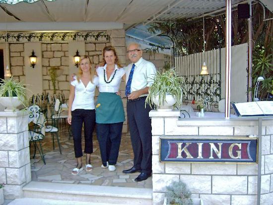 Baška Voda legnépszerűbb vendéglátó helye a King étterem. Itt csak minőségi hús és halételeket szolgálnak fel.