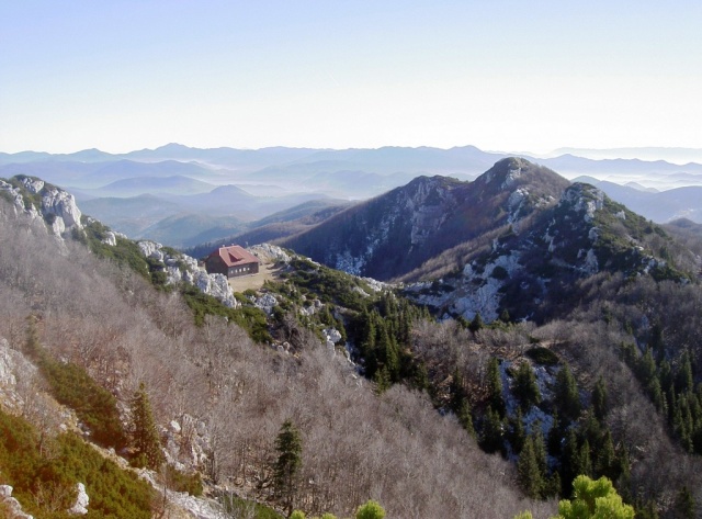 Bár a Risnjak-hegy magassága nem túl nagy, mégis egy szignifikáns éghajlati és vegetációs gátat jelent Horvátország part menti és kontinentális területei között.