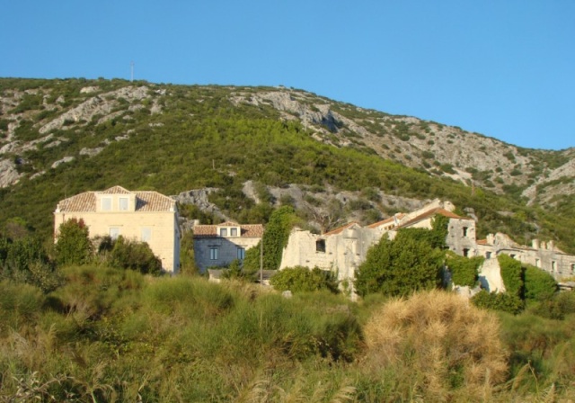 A Viganj környéki kis települések közül a legszebb Kraljevića Selo, amely már kérte felvételét az UNESCO Világörökség listára.