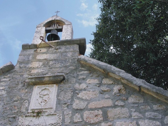Sutivan keleti felében található a Keresztelő Szent János templom.