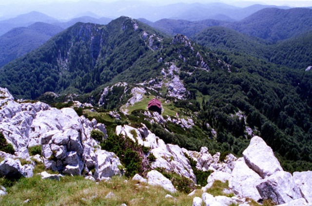 A Josip Schlosser Klekovski hegyi vendégházban, a Risnjak-csúcs alatt, 43 ágy áll a megfáradt turisták rendelkezésére.